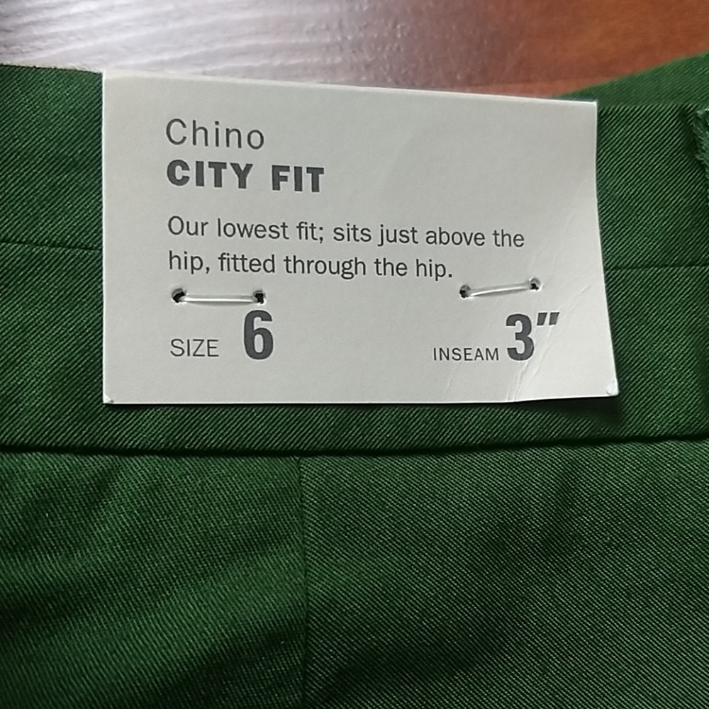 Woman's J. Crew Chino shorts - Picture 4 of 4